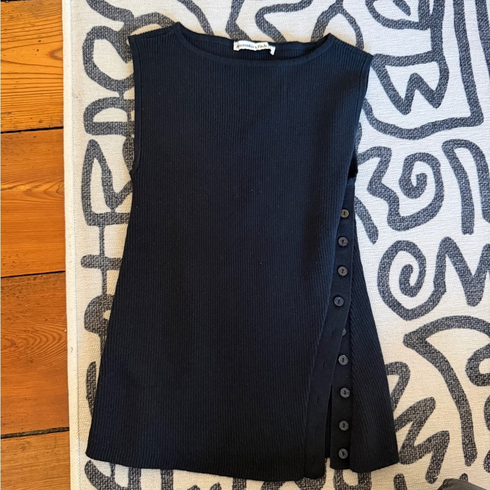 Abercrombie & Fitch Asymmetrical Button Sweater Tank Black XS - Picture 4 of 7
